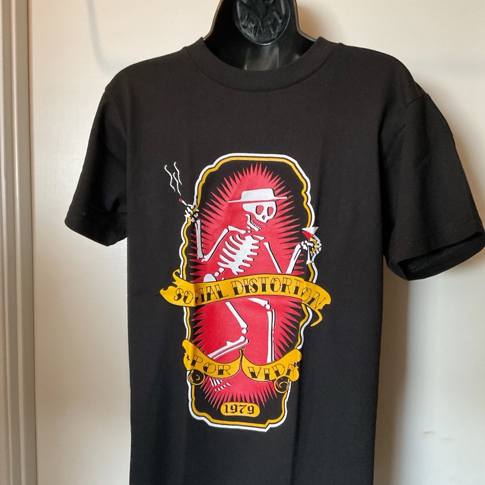 Men’s Tshirt social distortion